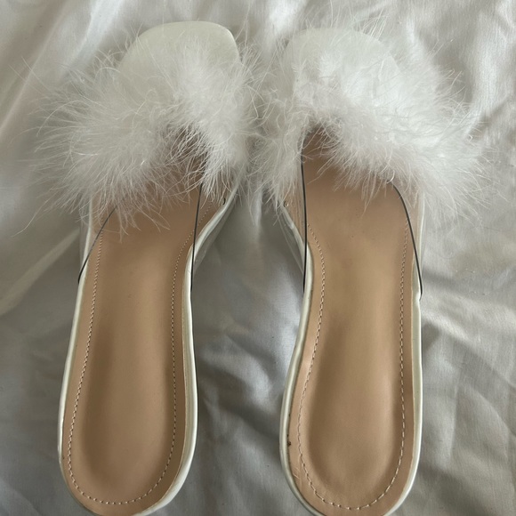 BRIDES: white/clear feathery heels - Picture 2 of 5